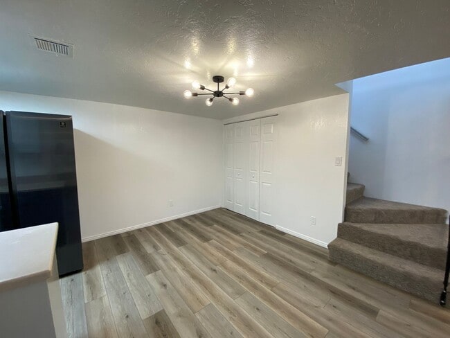 Building Photo - REMODELED 2 BEDROOM UNIT DOWNTOWN ST. GEORGE!