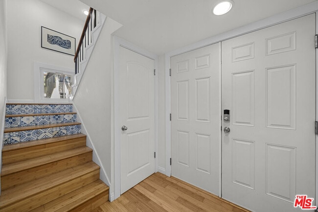 Building Photo - 118 7th St