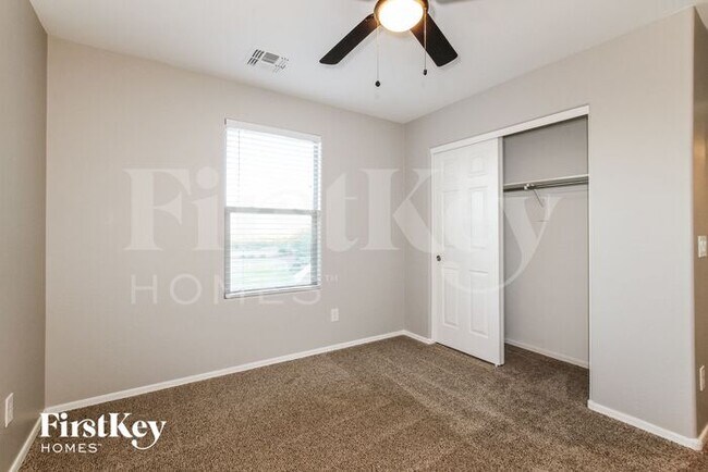 Building Photo - 12034 W Hide Trail