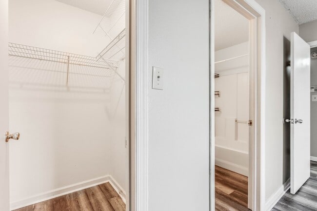Building Photo - Upgraded 2x2 in great location AVAILABLE NOW