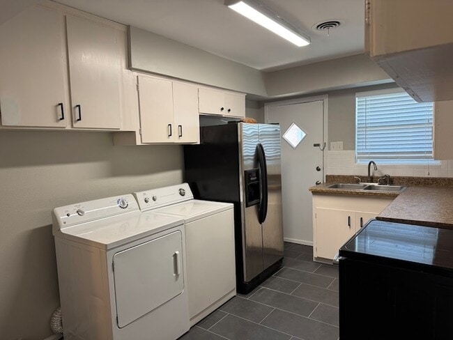 Building Photo - 11321 Wyatt St