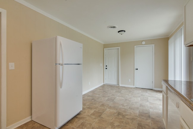 Building Photo - 2216 Walden Dr