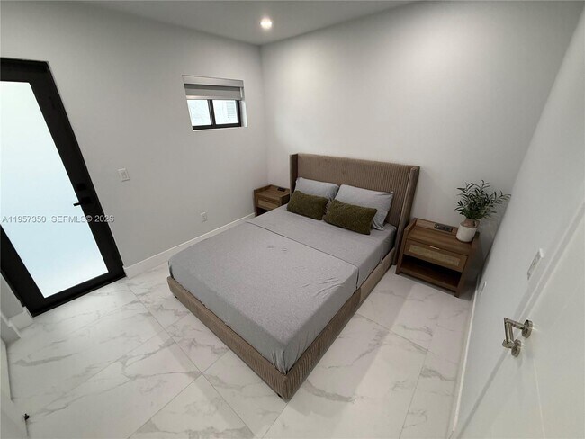 Building Photo - 944 Jefferson Ave