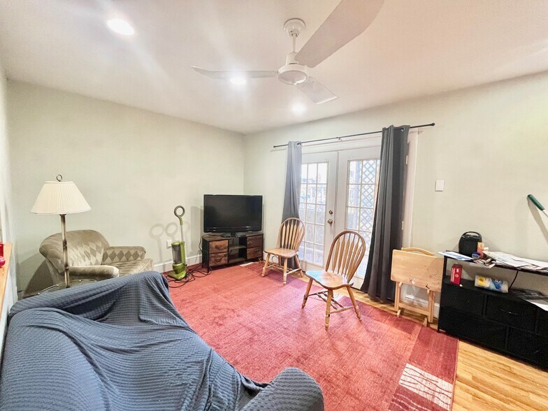 Building Photo - 21 Dorr St