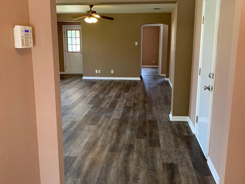 Building Photo - 4803 Highland Farm