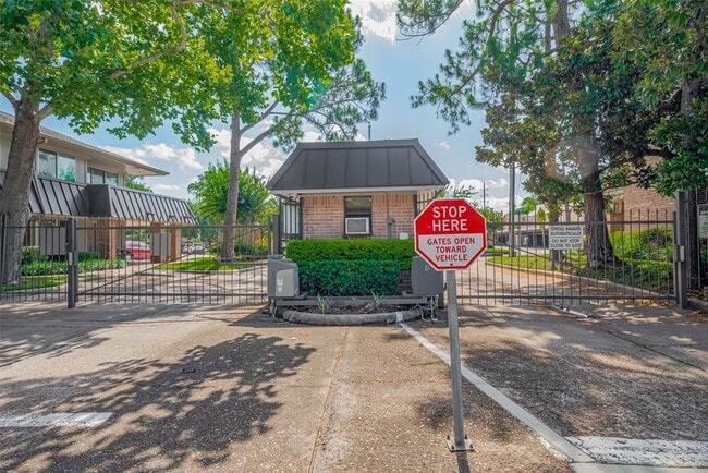 Building Photo - 6429 Bayou Glen Rd