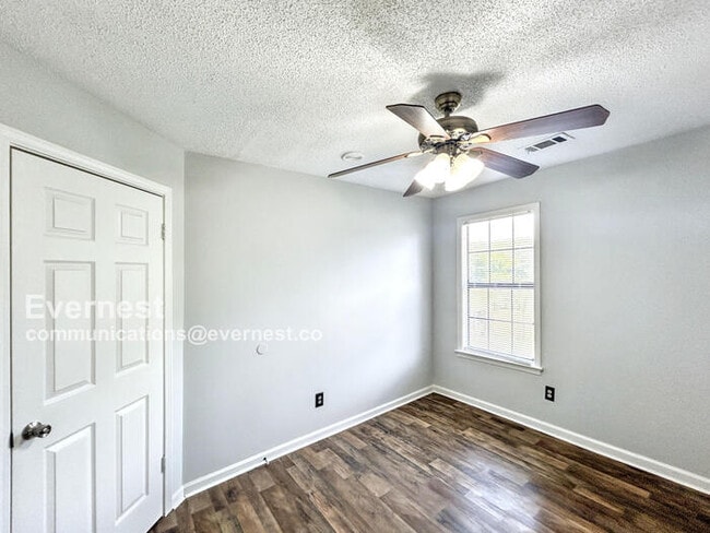 Building Photo - 5240 Shady Ridge Dr