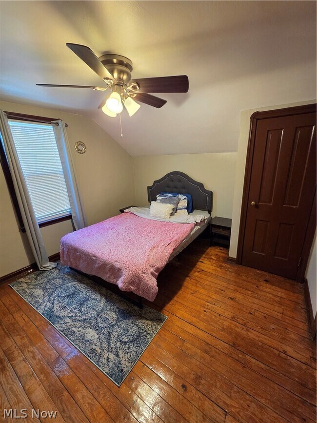 Building Photo - 1275 S Green Rd