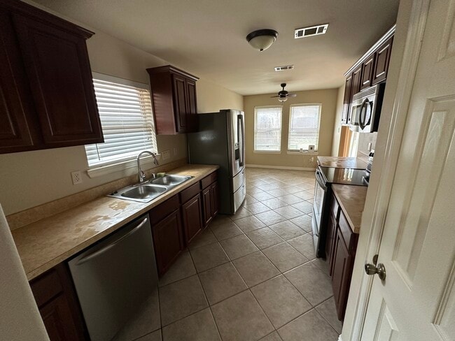 Building Photo - 3011 Lockmoor Ln