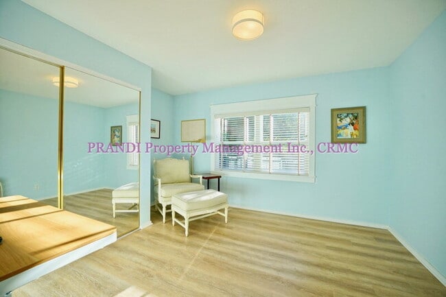 Building Photo - 245 Solano St