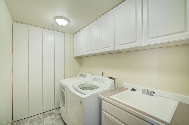 Building Photo - 4bd/2.5ba Sammamish House
