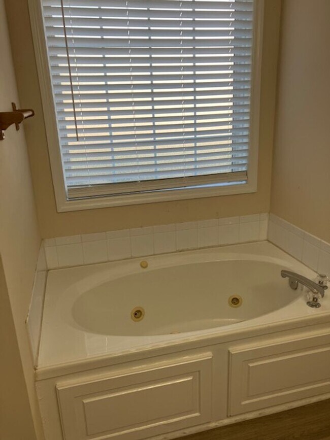 Building Photo - 705-D