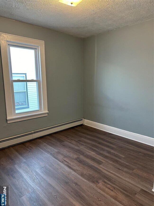 Building Photo - 122-124-124 Buffalo Ave