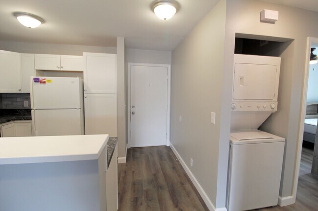 Building Photo - 1396 Hunters Rd