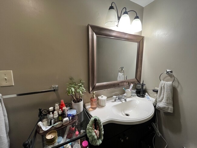 Building Photo - 5202 Dresden Wy