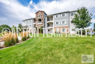 Building Photo - Condo in Saratoga Springs Available July 20th