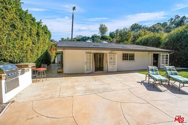 Building Photo - 16636 Calneva Dr