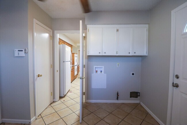 Building Photo - 3 Bed | 2 Bath | Tulsa