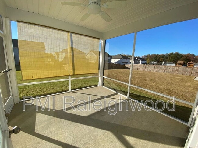 Building Photo - 2124 Fox Chapel Pl