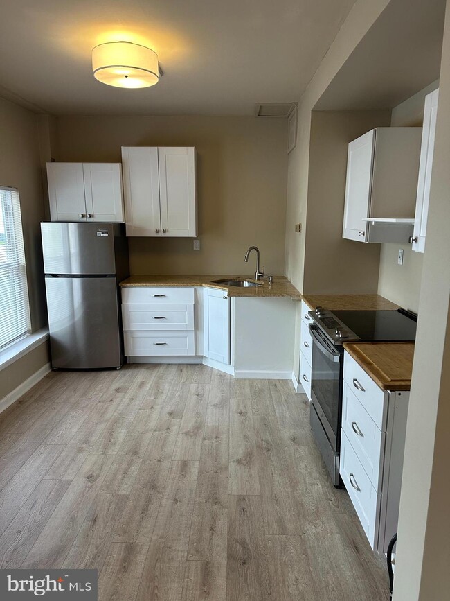 Building Photo - 1670 Chichester Avenue