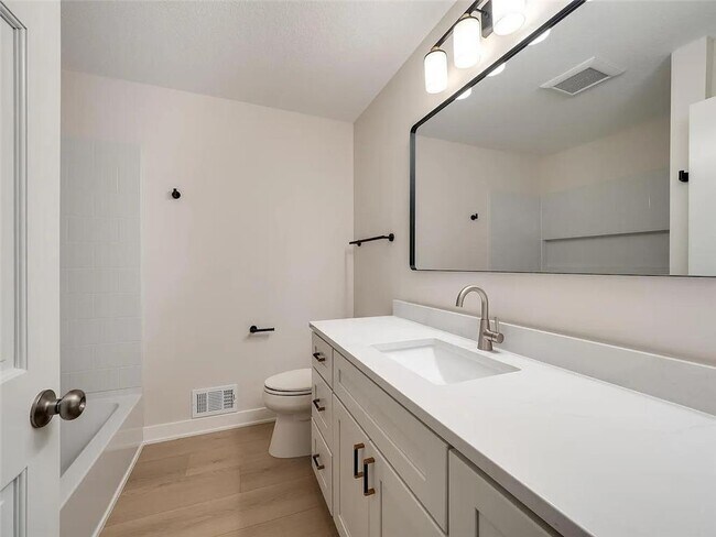 Building Photo - 7783 Kingsview Ln N