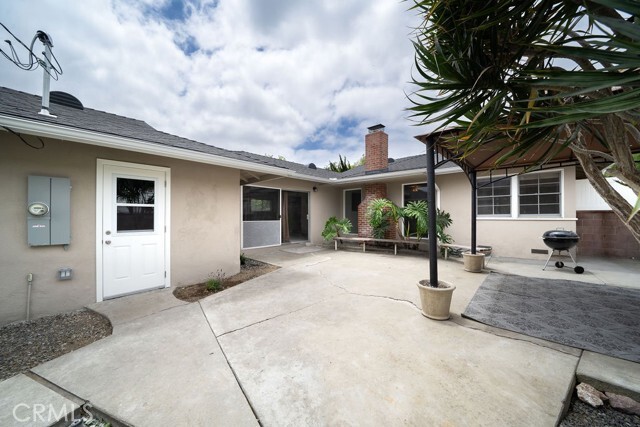 Building Photo - 2542 Vuelta Grande Ave