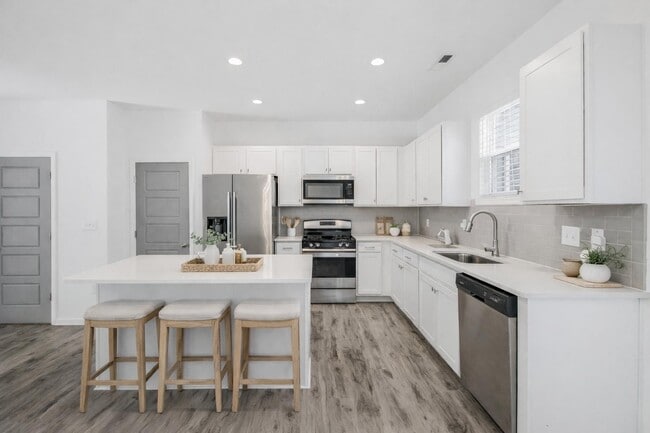 Building Photo - 747 Hadstock Path