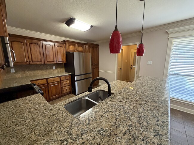 Building Photo - 1417 Puritan Dr