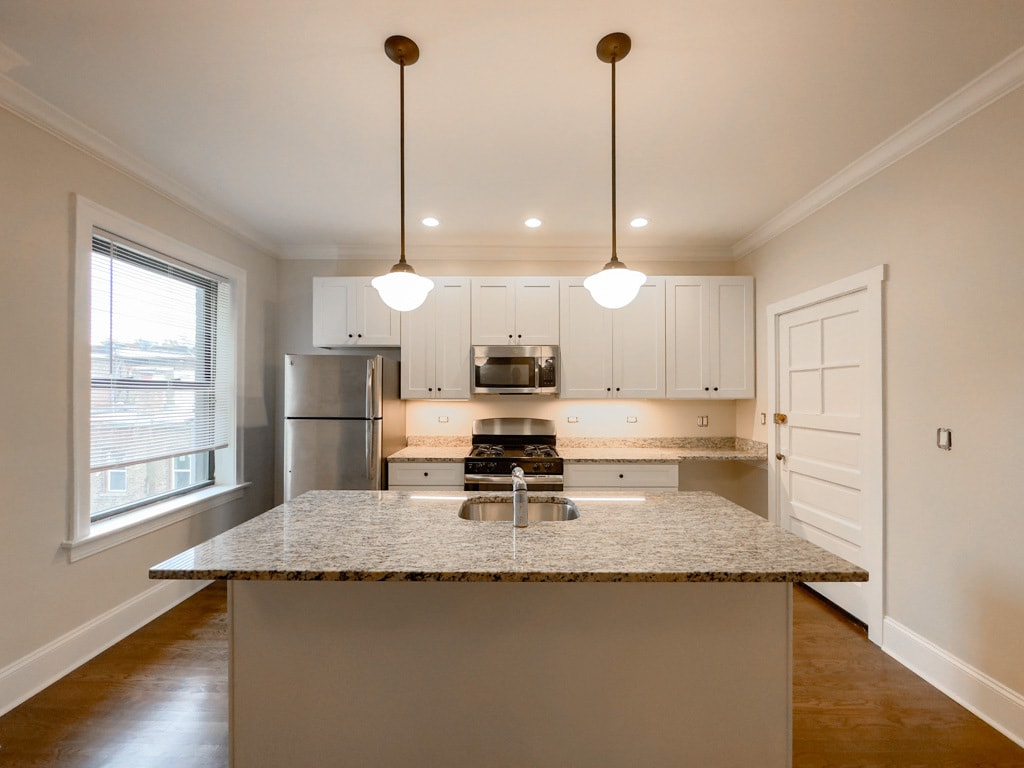 Building Photo - 1364 E 52nd St