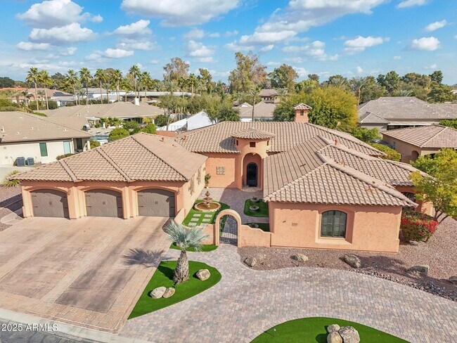 Building Photo - 351 N Cloverfield Cir