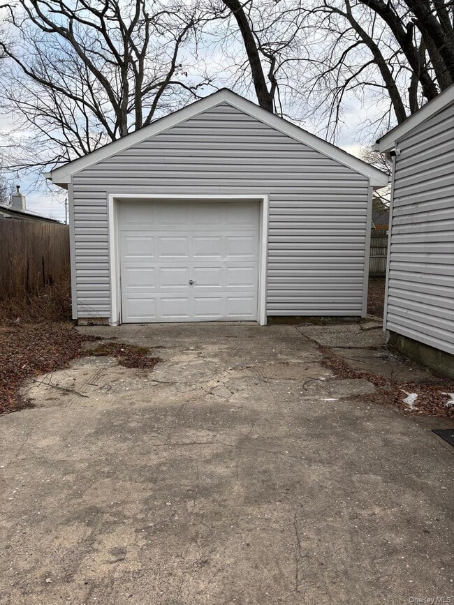 Building Photo - 855 Meade Ave