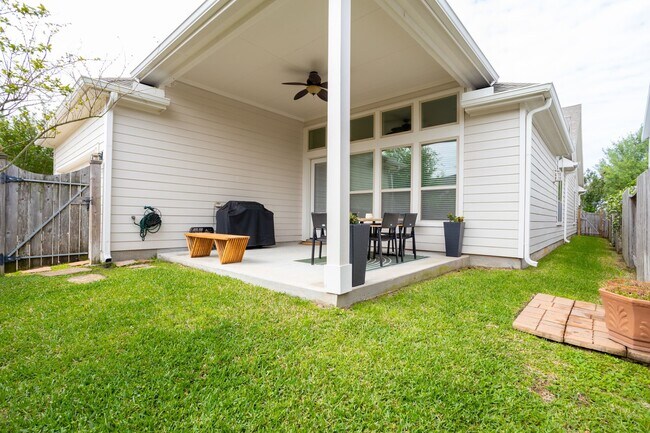 Building Photo - 16650 Seminole Ridge Dr