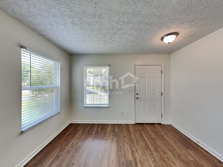 Building Photo - 1521 McKinney Ln