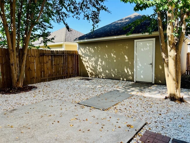 Building Photo - 8034 Grow Ln