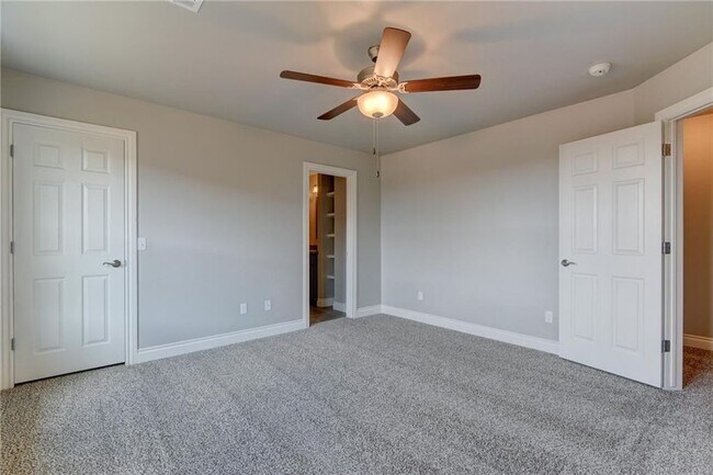 Building Photo - 17617 Hampton Park Dr