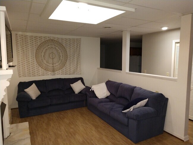 Living Room (2) - 1101 Odes Wilson Rd