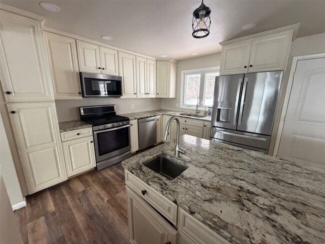 Building Photo - 17 Dover Dr