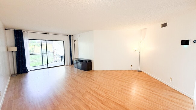 Building Photo - 6475 W Oakland Park Blvd