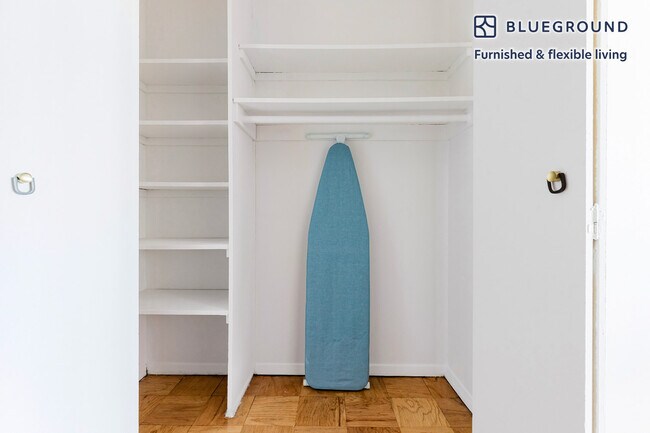 Building Photo - 200 E 72nd St