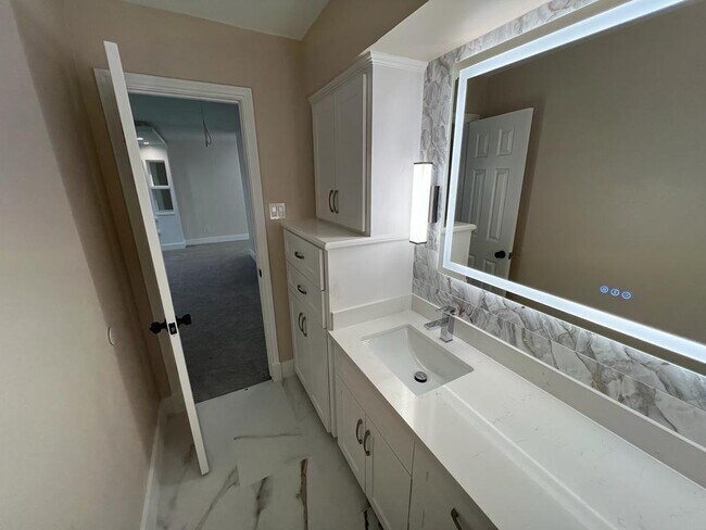 Building Photo - 3203 Country Club Blvd