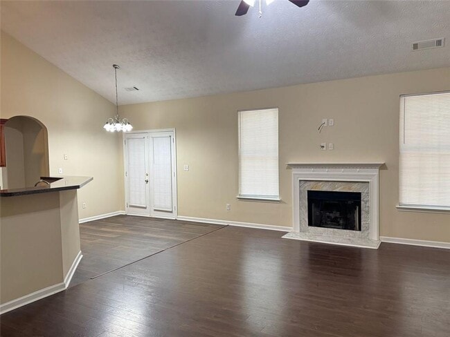 Building Photo - 5736 Lakeside Dr
