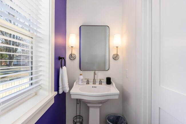 Building Photo - 806 Colorado Ave