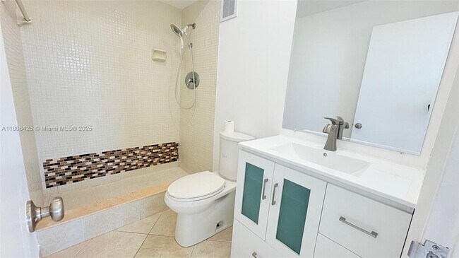 Building Photo - 4117 Bougainvilla Dr