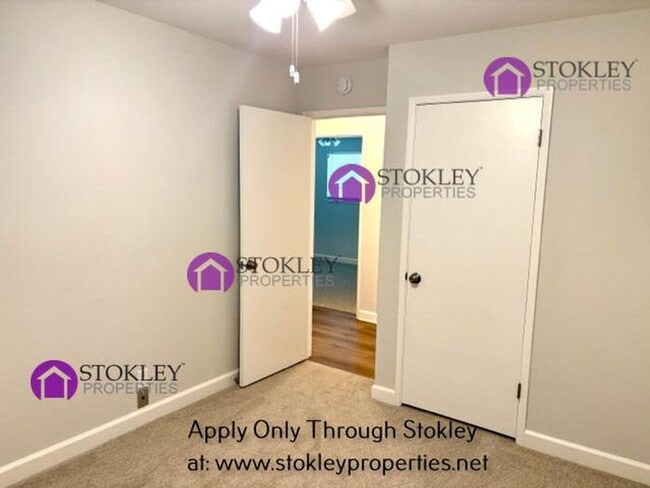 Building Photo - 1875 Queens Rd