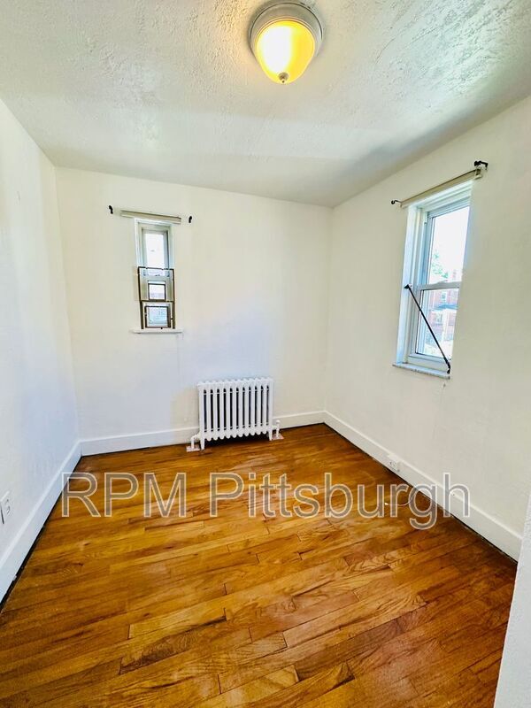 Building Photo - 6517 Rosemoor St