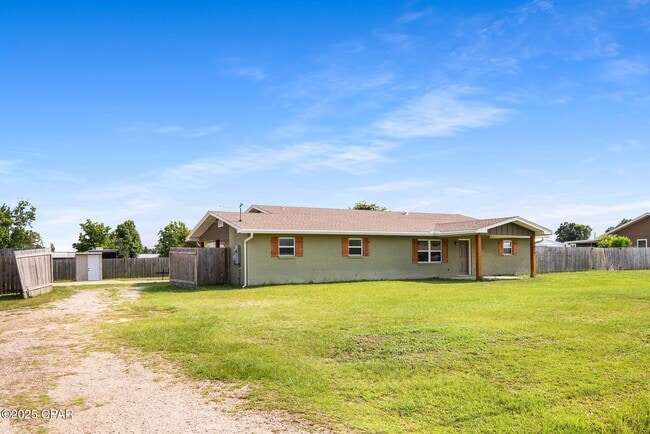 Building Photo - 2610 E 40th Plaza