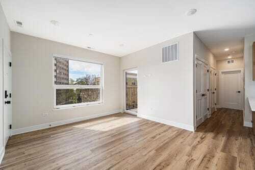 Building Photo - 3992 S Lake Park Ave