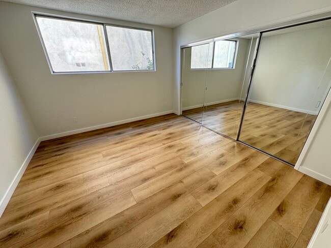 Building Photo - 1547 N Hayworth Ave