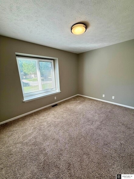 Building Photo - 2902 Blackhawk Dr