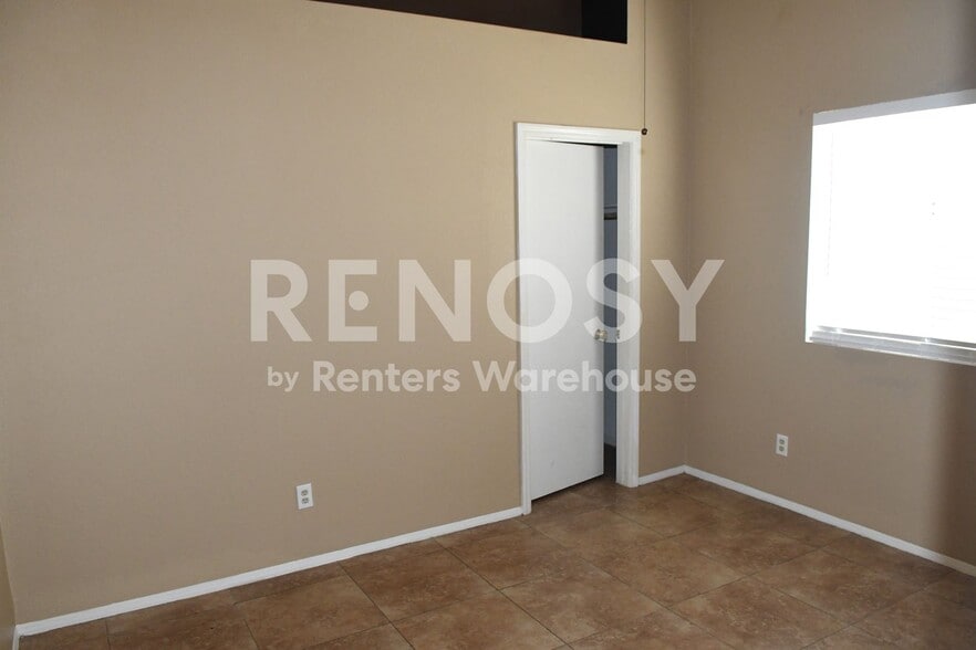 Building Photo - 3049 E Siesta Ln